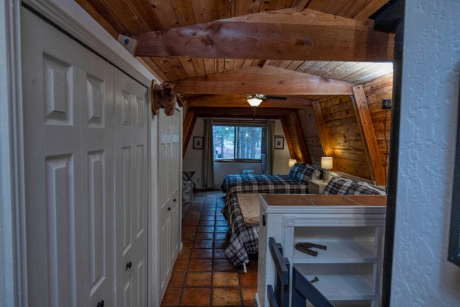 Building Photo - 569 S Friar Tuck Trail