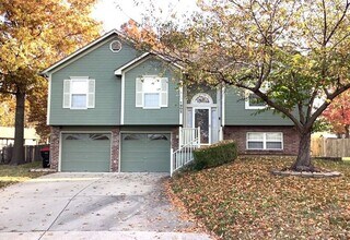Building Photo - 1902 Arapahoe Ct