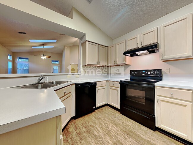 Foto del edificio - 12750 Turtle Lake Lane