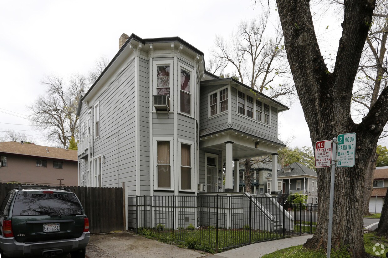 Building Photo - 1233 E St