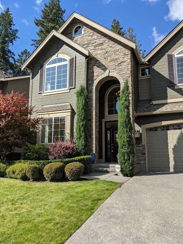 Foto principal - 5 Bedroom 3 bath Sammamish Home