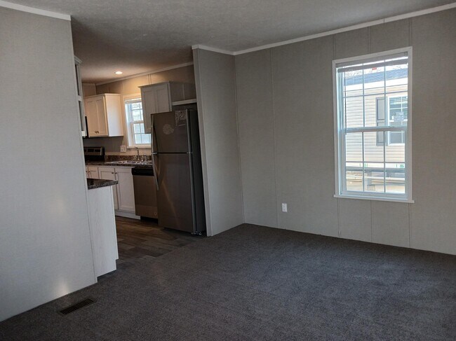 Building Photo - 54 Violet Dr