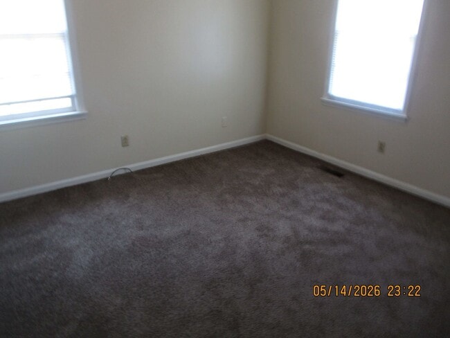 Building Photo - 422 Kingswood Dr