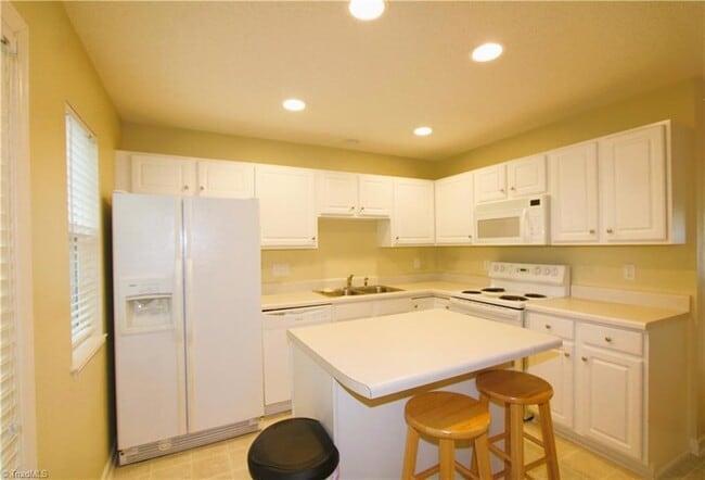 Building Photo - 24 Sidney Marie Ct