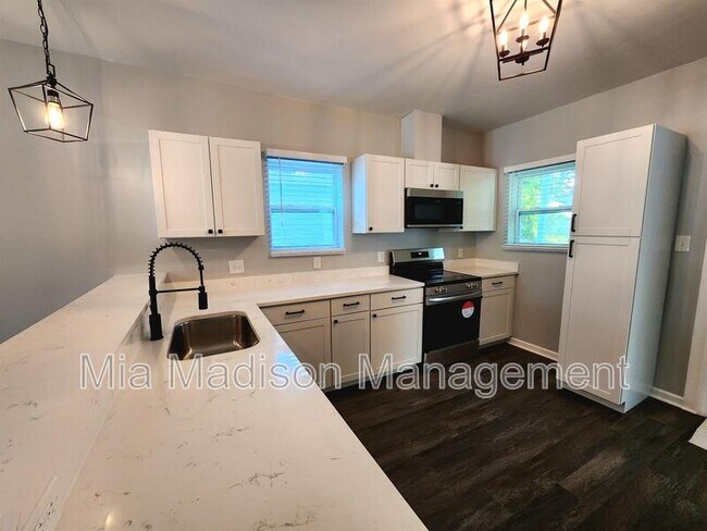Foto del edificio - 3303 Burroughs St