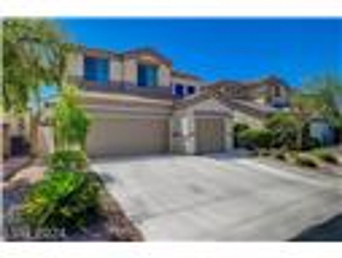 Primary Photo - Stunning 4 bedroom, 3 bathroom home locate...