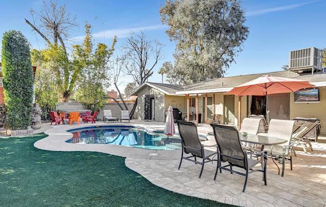 Foto del edificio - Arcadia Light Furnished Charmer with  Treehouse!!