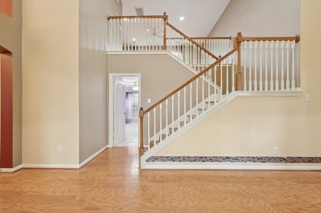 Building Photo - 15114 Magnoliabough Pl