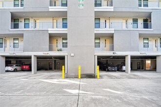 Building Photo - 2401 Crawford St
