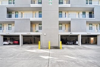 Building Photo - 2401 Crawford St