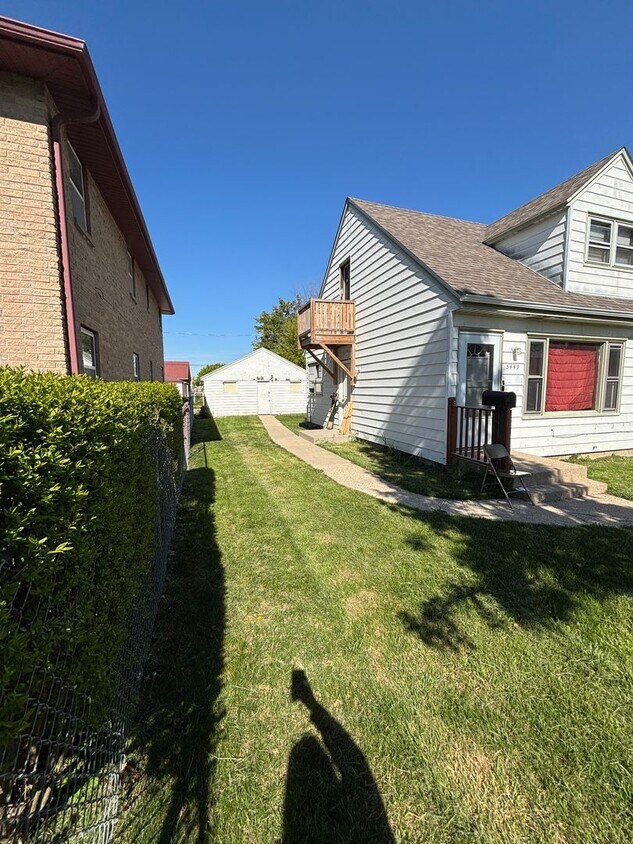 Foto del edificio - SINGLE FAMILY, 3 BEDROOMS, 2 KITCHENS, 2 B...
