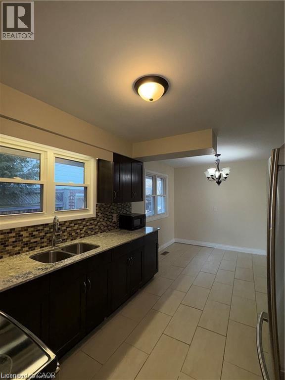 Photo du bâtiment - 105 Westmount Rd E