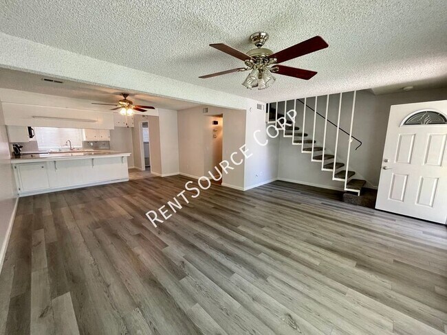 Building Photo - 3 Bedroom / 1 Full - 2 Half Bathroom Condo...