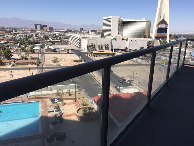 Foto del edificio - Lovely Studio on 11th Floor of Allure!