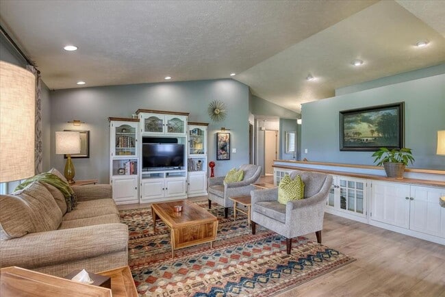 Building Photo - Central Valley 3 Bedroom Home with Finished Basement