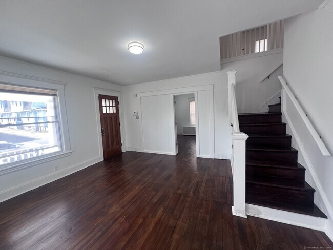 Foto del edificio - 18 Ridgewood Pl