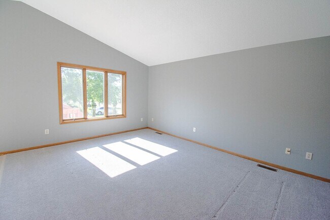 Foto del edificio - Pristine, Bright, and Move-In Ready in SW Rochester!