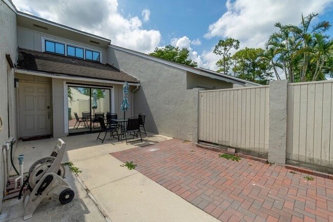 Photo - 12858 Spinnaker Ln House