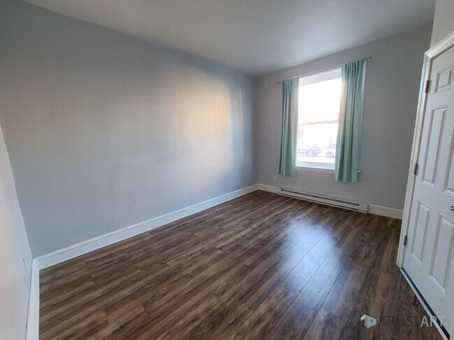 Foto del edificio - 1 Bedroom Apartment with backyard/basement