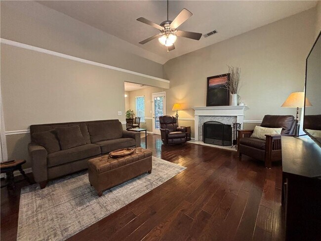 Foto del edificio - 226 Mountain Brook Cir