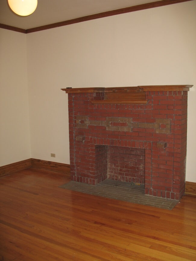 Building Photo - 2118 W. Berteau