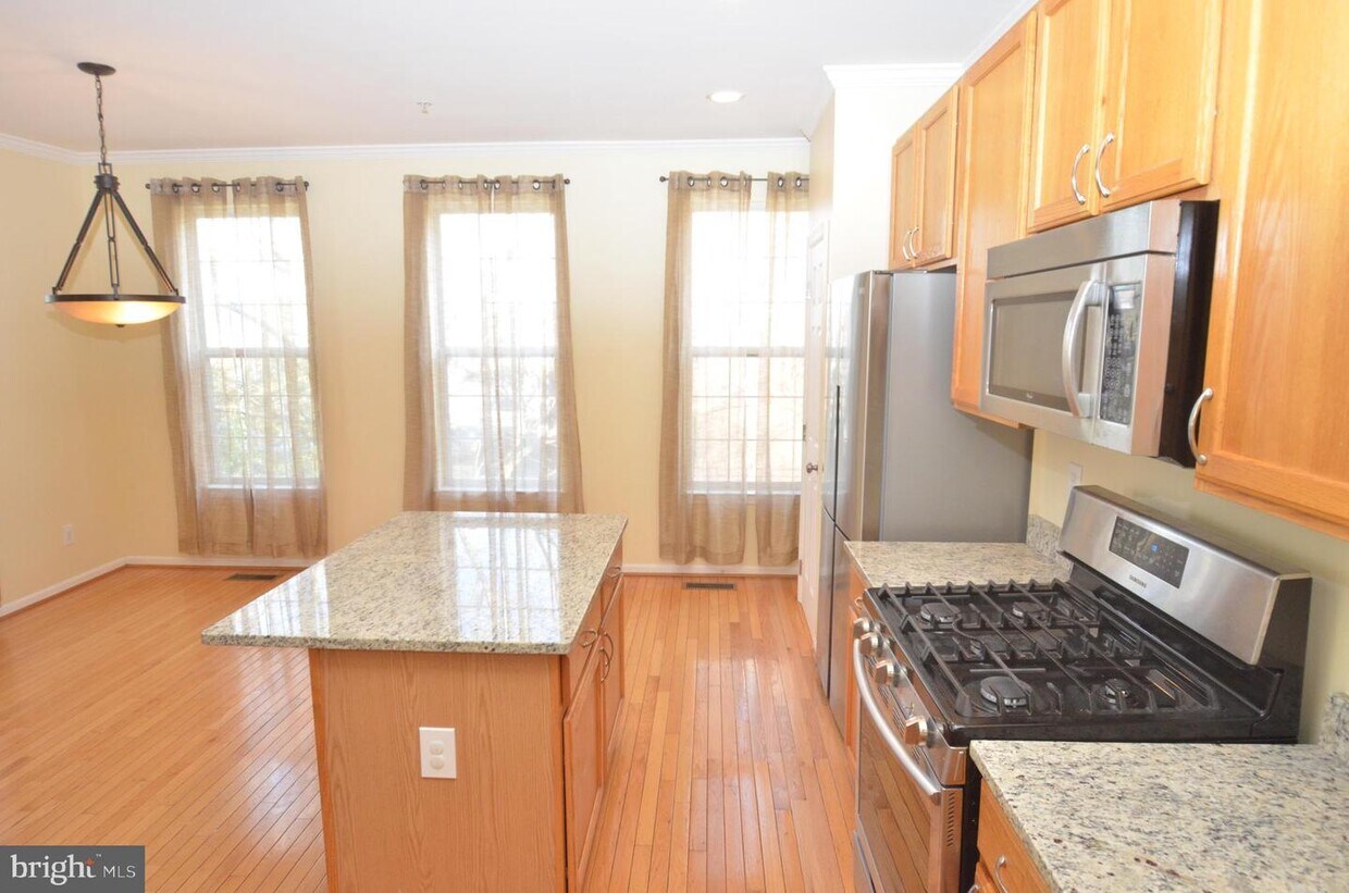Primary Photo - 101 Martin Ln
