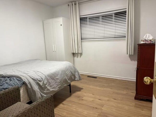 Building Photo - 3 bedroom in Vancouver BC V5N 5H8