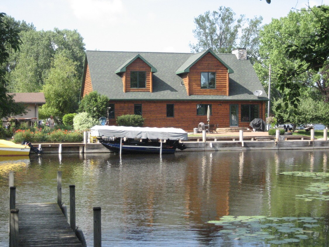 Parte trasera de la casa - 897 Coolidge Ave