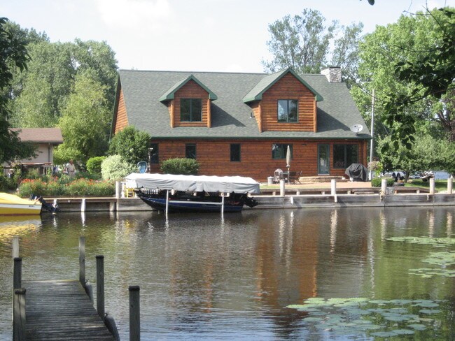 Parte trasera de la casa - 897 Coolidge Ave