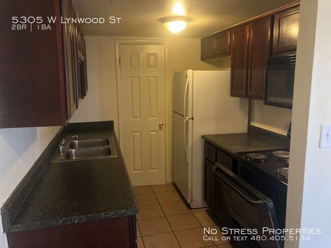 Foto del edificio - 2 Bedroom Town Home at 53rd Ave and McDowell!