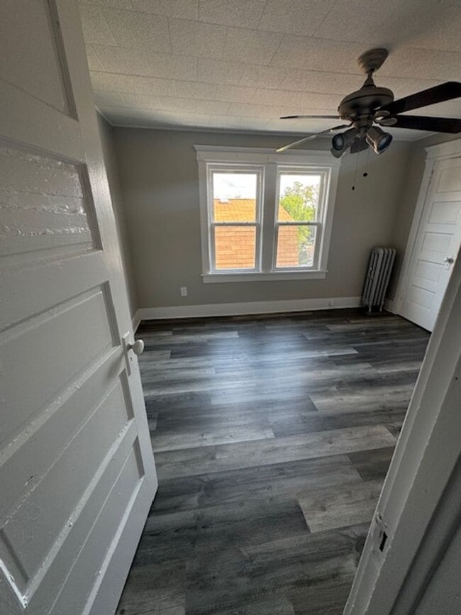 Building Photo - 3 bedroom