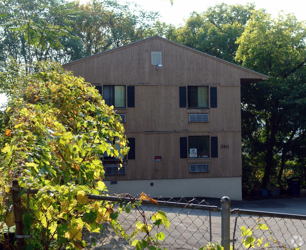 Building Photo - 310-312 Green St