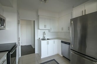 Building Photo - 3555 Chem. de la Côte-des-Neiges