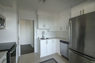 Building Photo - 3555 Chem. de la Côte-des-Neiges