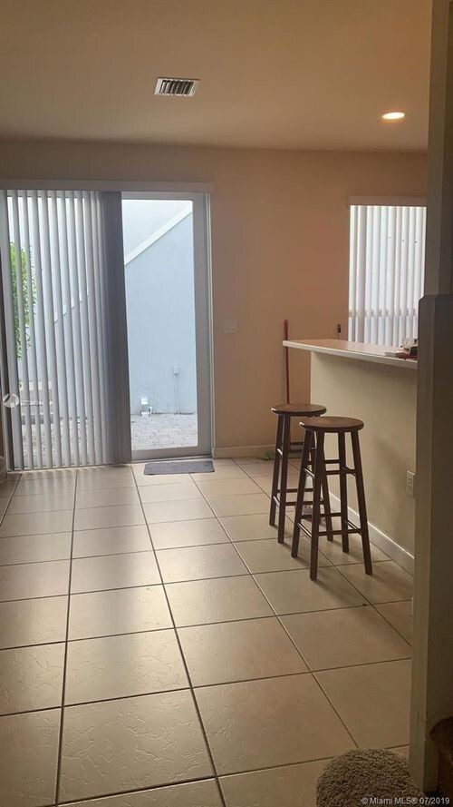 Foto del edificio - 9430 SW 104th St