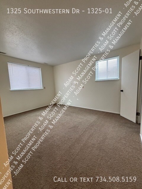 Foto del edificio - 1325 Southwestern Dr