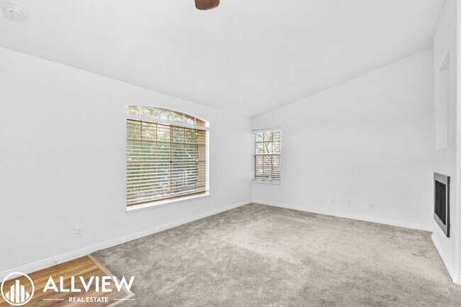 Building Photo - Beautifully upgraded 2bd/2br in the highly...