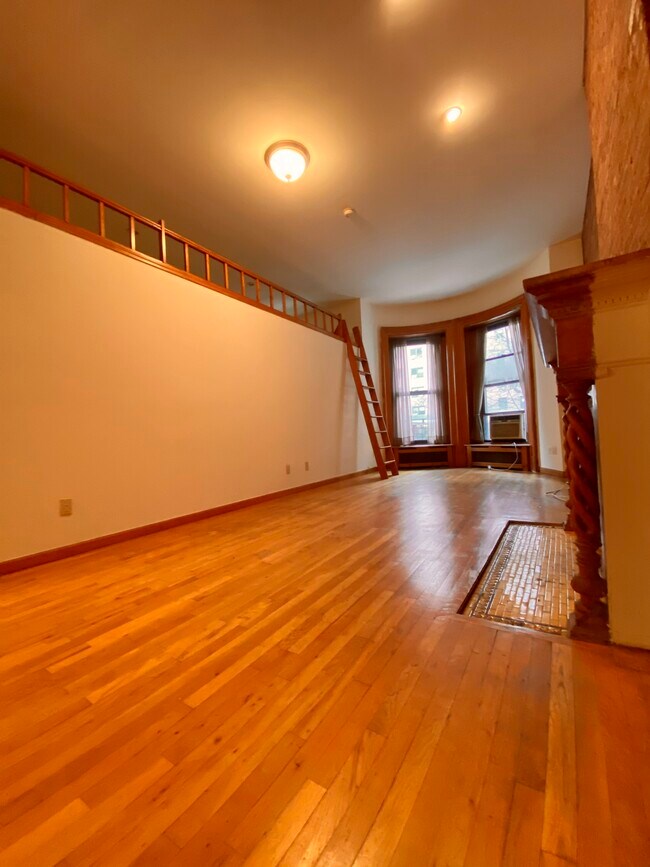 Building Photo - 306 W 73rd St