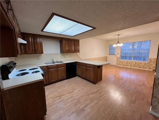 Building Photo - 313 S 11th Pl