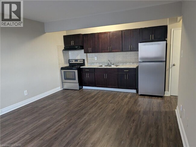 Building Photo - 468 Ottawa St N