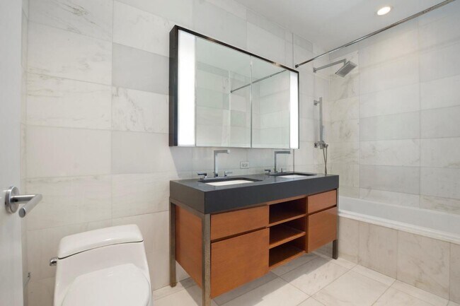 Master Bathroom - 75 Wall St