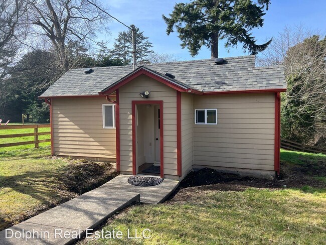 Foto del edificio - 1 br, 1 bath House - 9178 NW Seal Rock St.