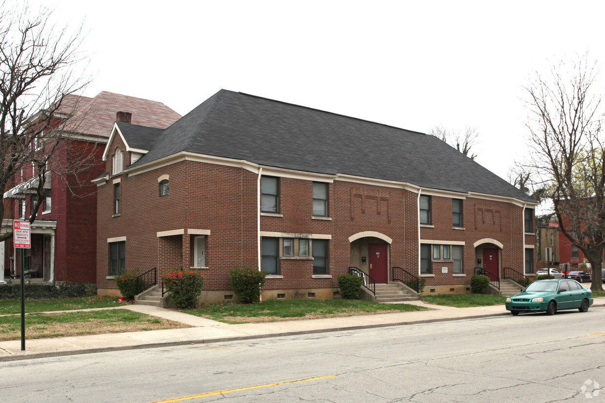 Primary Photo - Wellesley Townhouses