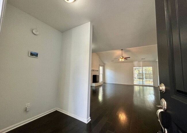 Building Photo - Available 10/1. Beautiful 4 BR Home Availa...