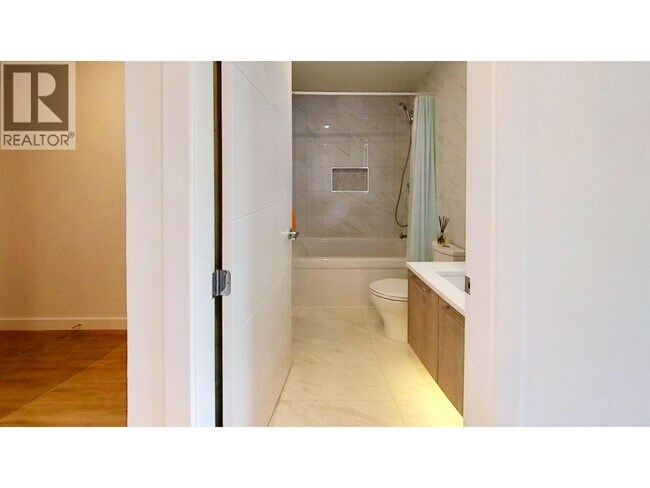 Photo du bâtiment - 23xx 6398 SLIVER AVENUE