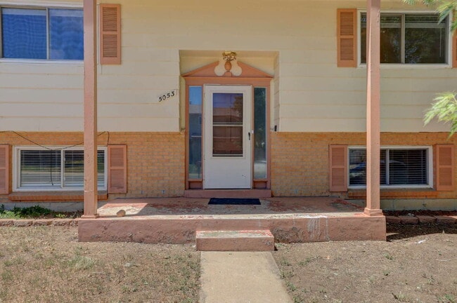 Building Photo - "Spacious 4-Bedroom Home in Denver with 2 Full Baths and Over 2000 sq ft!"