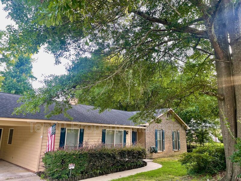 Building Photo - 1430 Lokey Dr