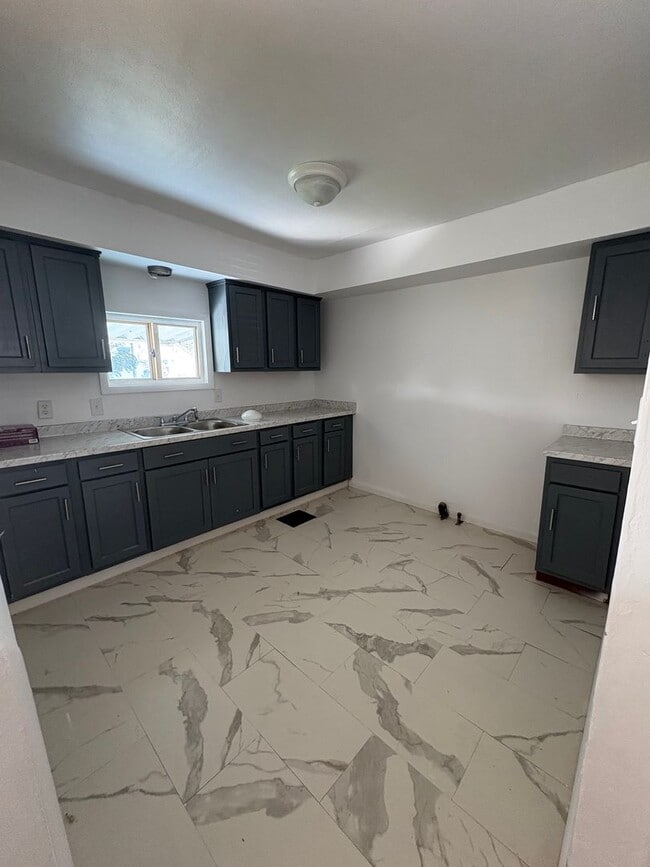 Building Photo - 3 Bedroom/1 Bath Home in Dayton