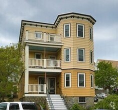 Building Photo - 425 Medford St