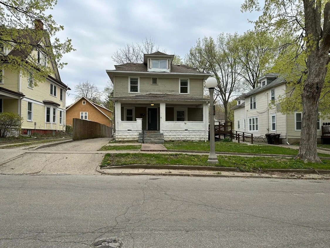712 W California Ave, Urbana, IL 61801 House Rental in Urbana, IL